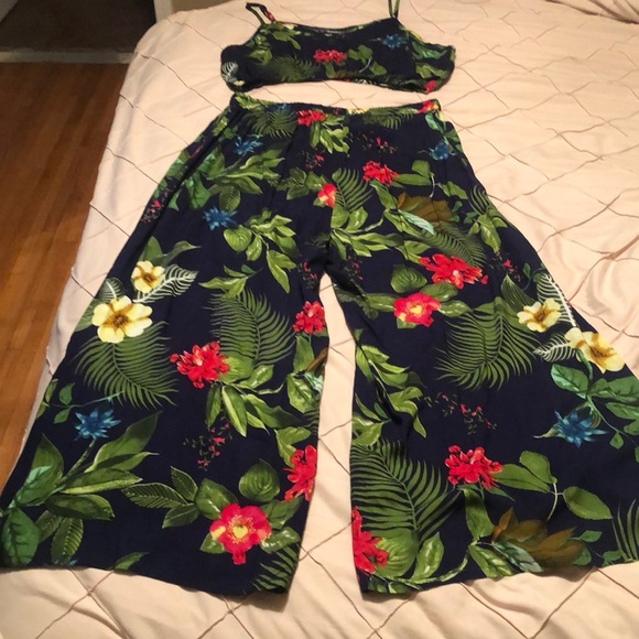 Sz 0xL crop top and wide leg crop pants